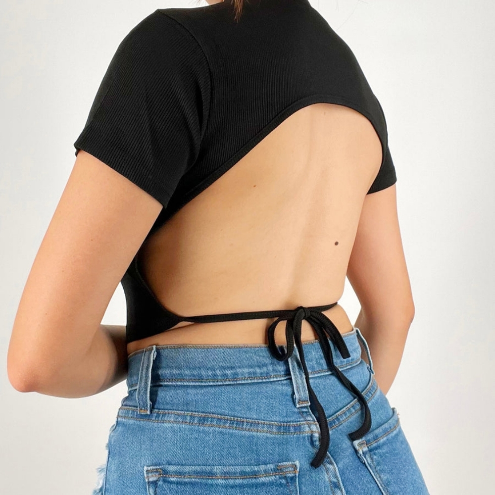 Back out crop top ( BLACK)